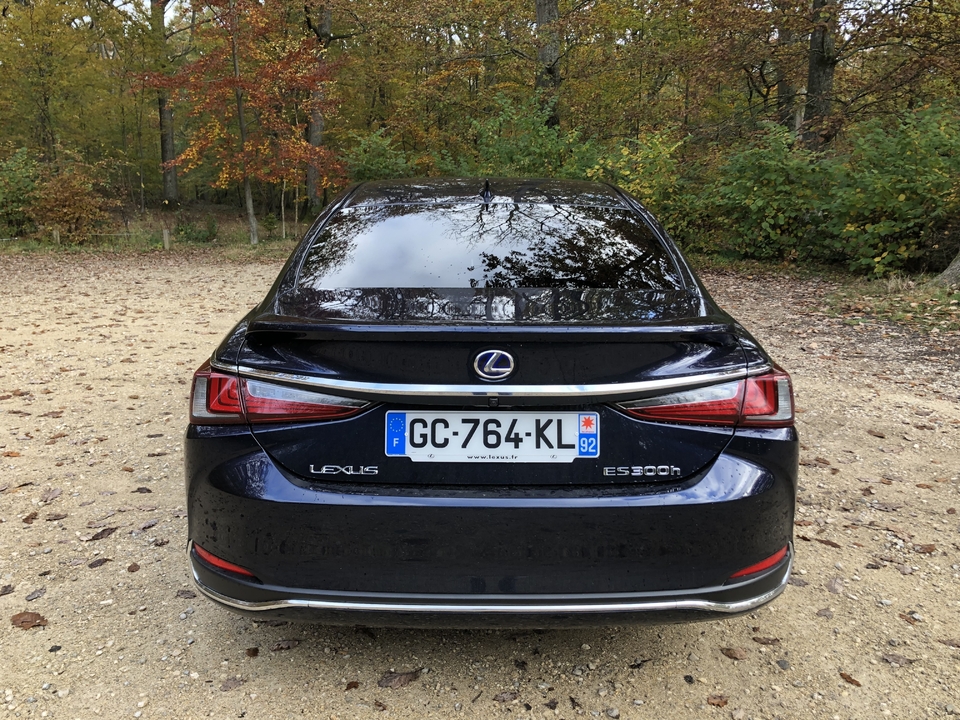 Lexus ES